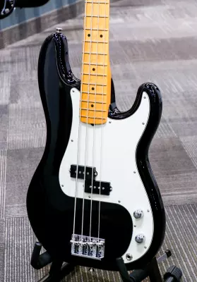 Fender - American Professional II Precision Bass, Maple Fingerboard - Black